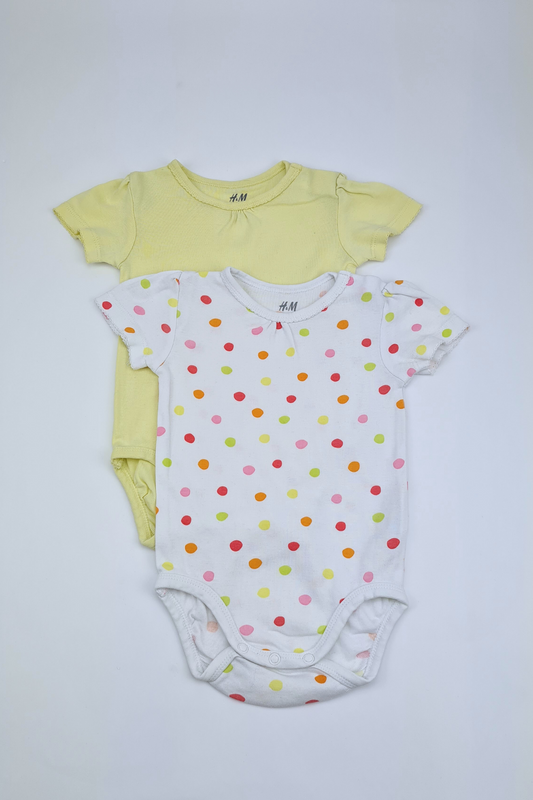 6-9m - 2 Pack Bodysuit Set.  Light Yellow/ Spotted

(H&M)

Good Condition 