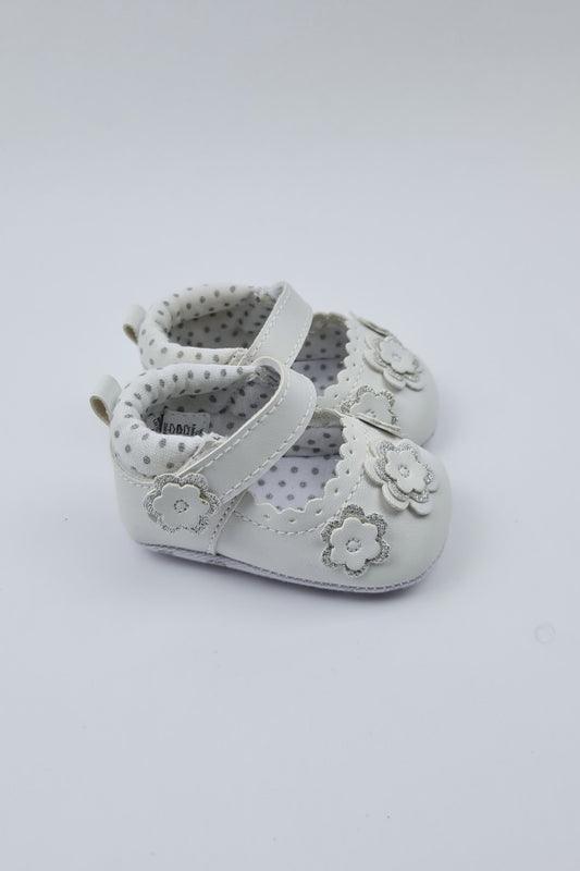 0-3m - Cream/White And Silver Baby Shoes (Matalan)