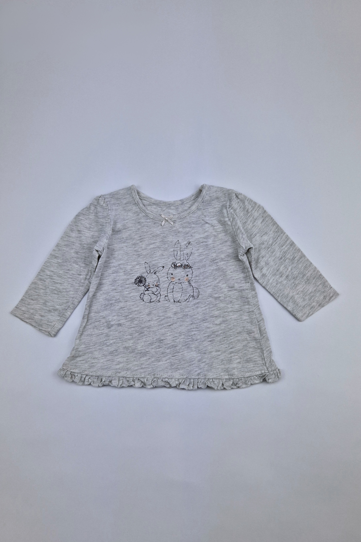 3–6 Monate – graues Häschen-T-Shirt (George)