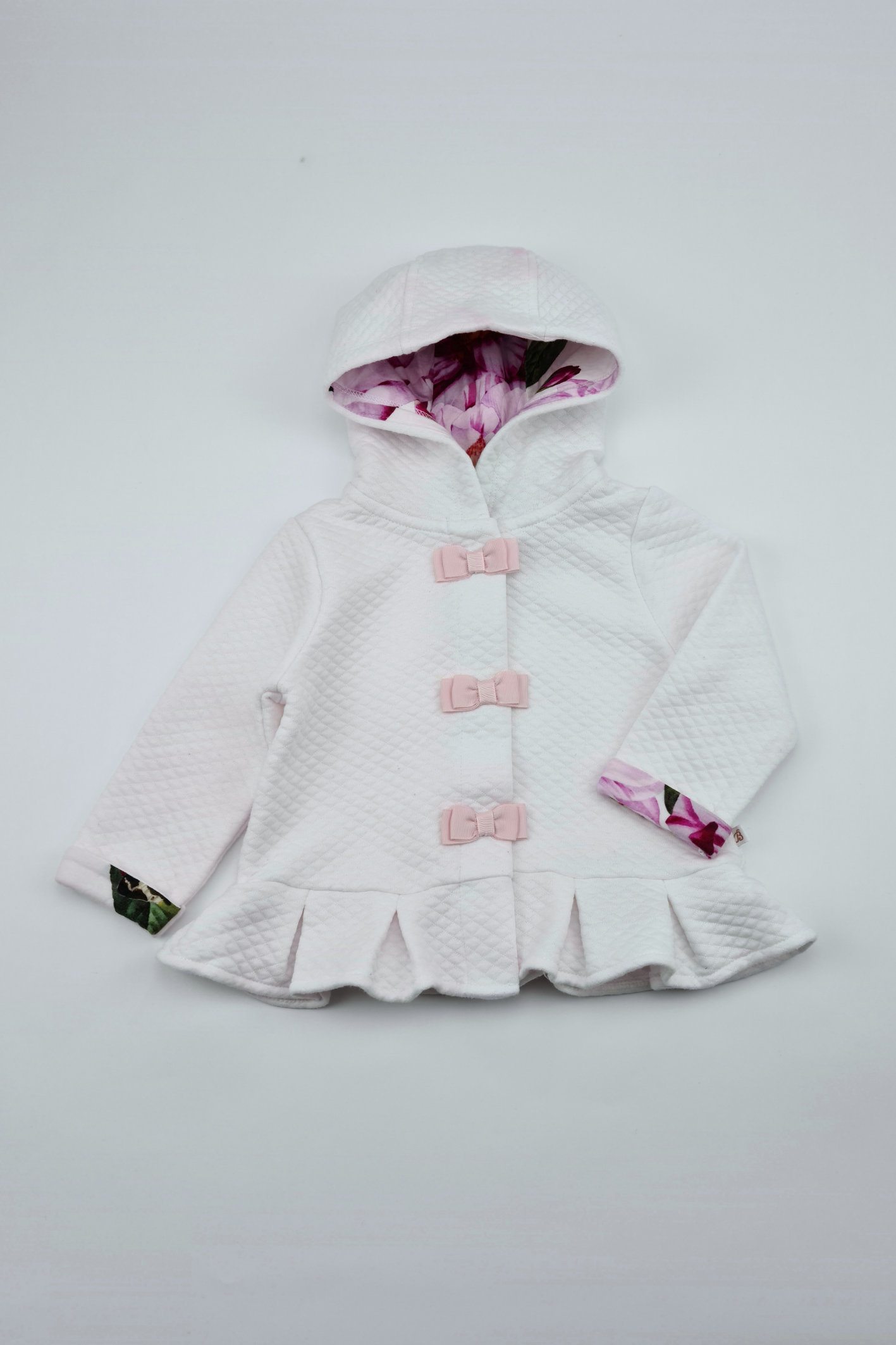 6-9M - Quilted Floral White Pink Jacket
(Ted Baker)
Condition: Like New
