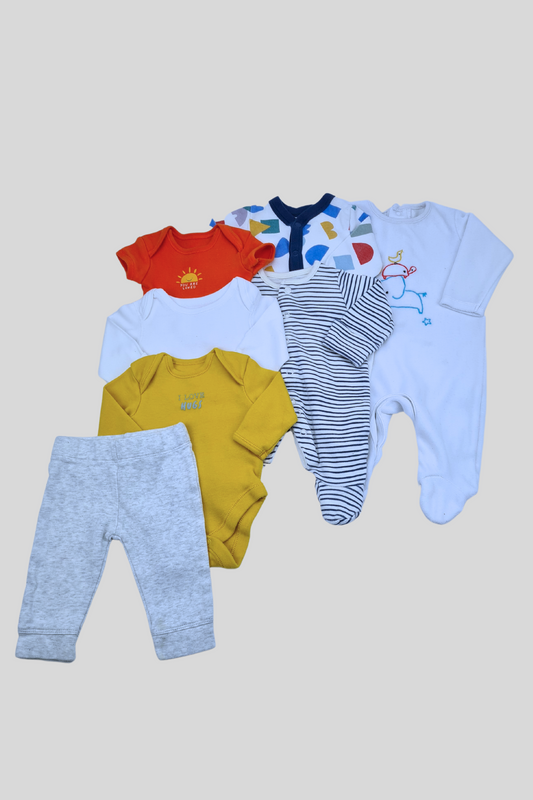 Newborn 7 Item Mixed Brand Clothing Bundle - includes 2 Sleepsuits, 1 Fleece Playsuit,  3 Bodysuits and 1 Legging.

In Very Good Condition 

 