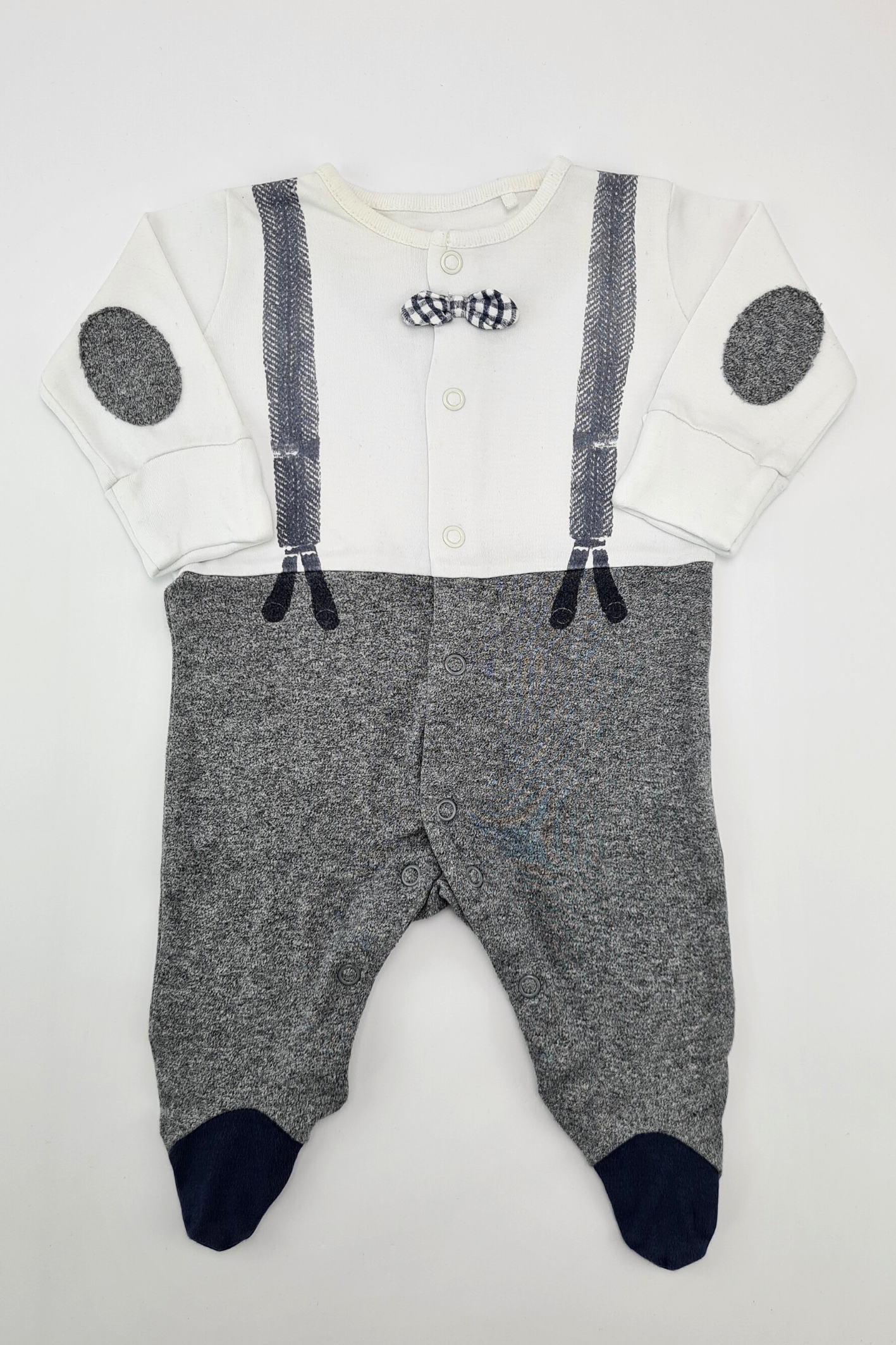 1 Monat (4,5 kg) – Schlafanzug aus 100 % Baumwolle mit Fliege (nächster)