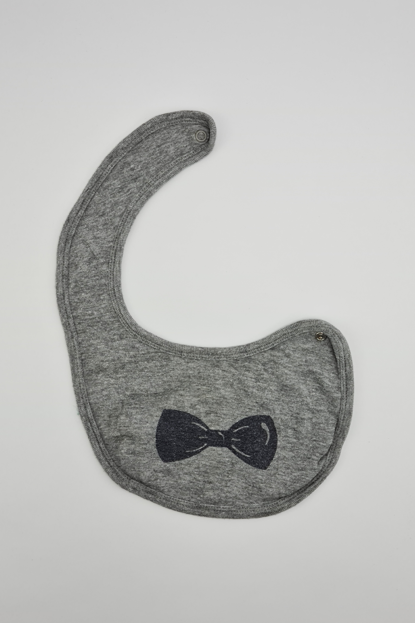 3-6m - Bow Tie Print Bib - Precuddled.com