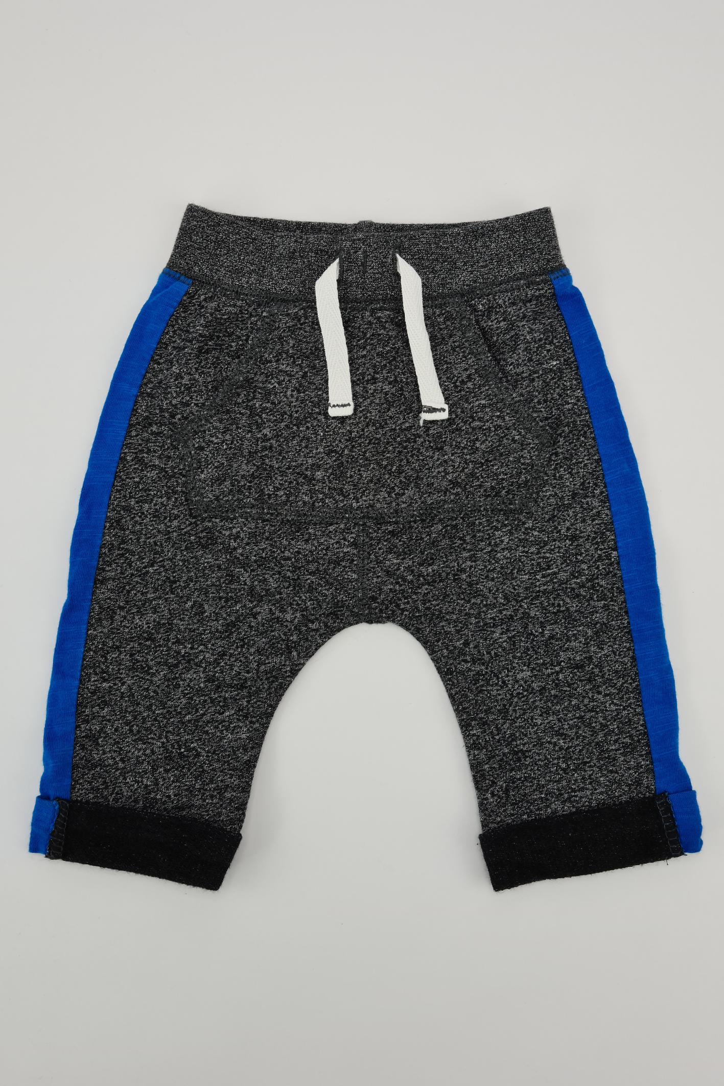 1 m (10 lbs) – Jogginghose in Anthrazit und Blau (Primark)