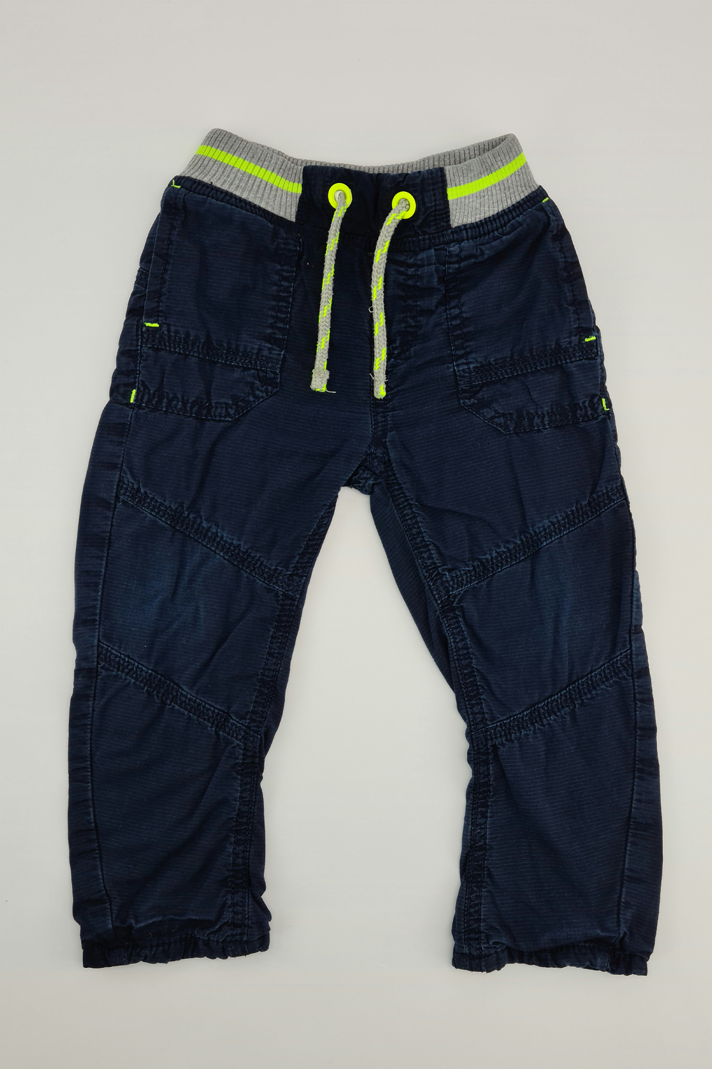 12-18m - Nutmeg Navy Trousers. 100% Cotton Lining
In Excellent Condition