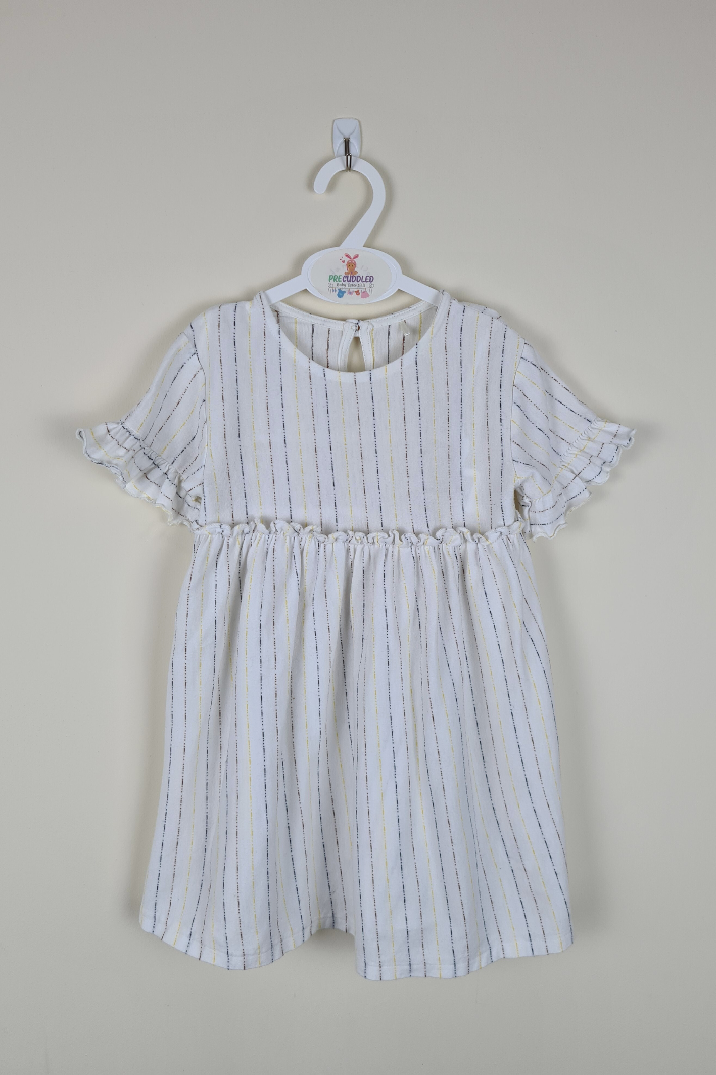 18–24 Monate – Weißes Kleid mit Rüschenärmeln