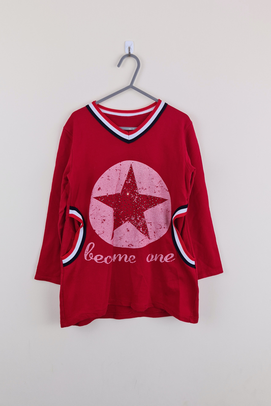 6-7 Red Star „Become One“ Langarmshirt