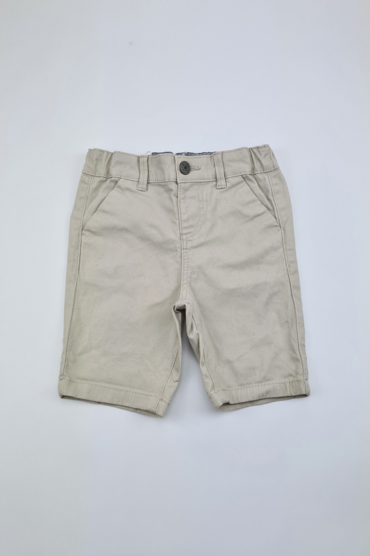 18–24 Monate – einfarbige knielange Chino-Shorts