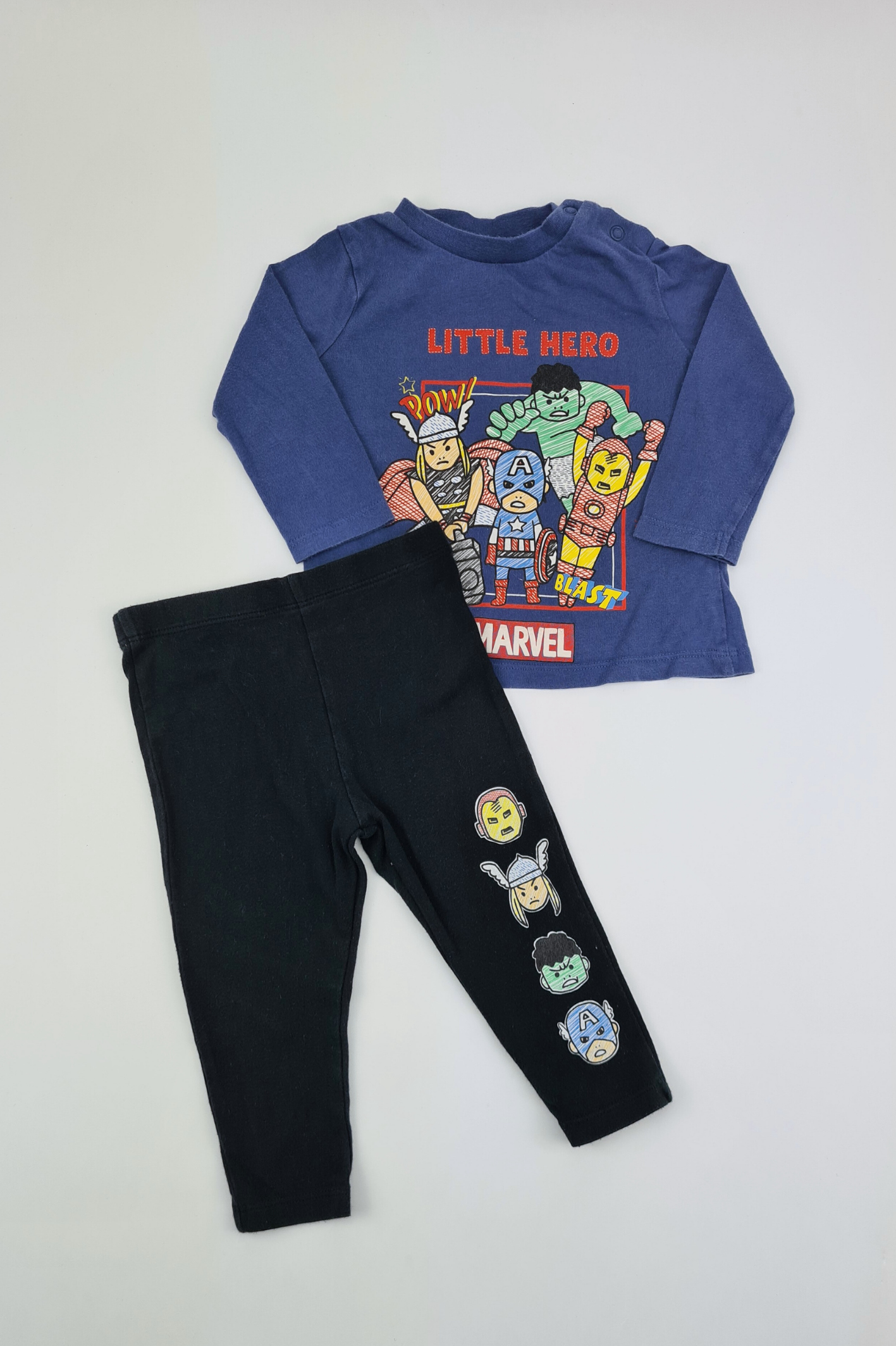 6–9 Monate – Pyjama-Set „Little Hero“.