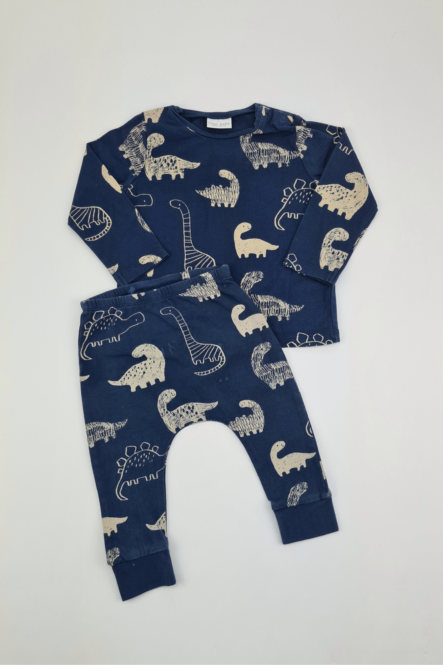 6–9 Monate – Outfit mit Dinosaurier-Print (Weiter)