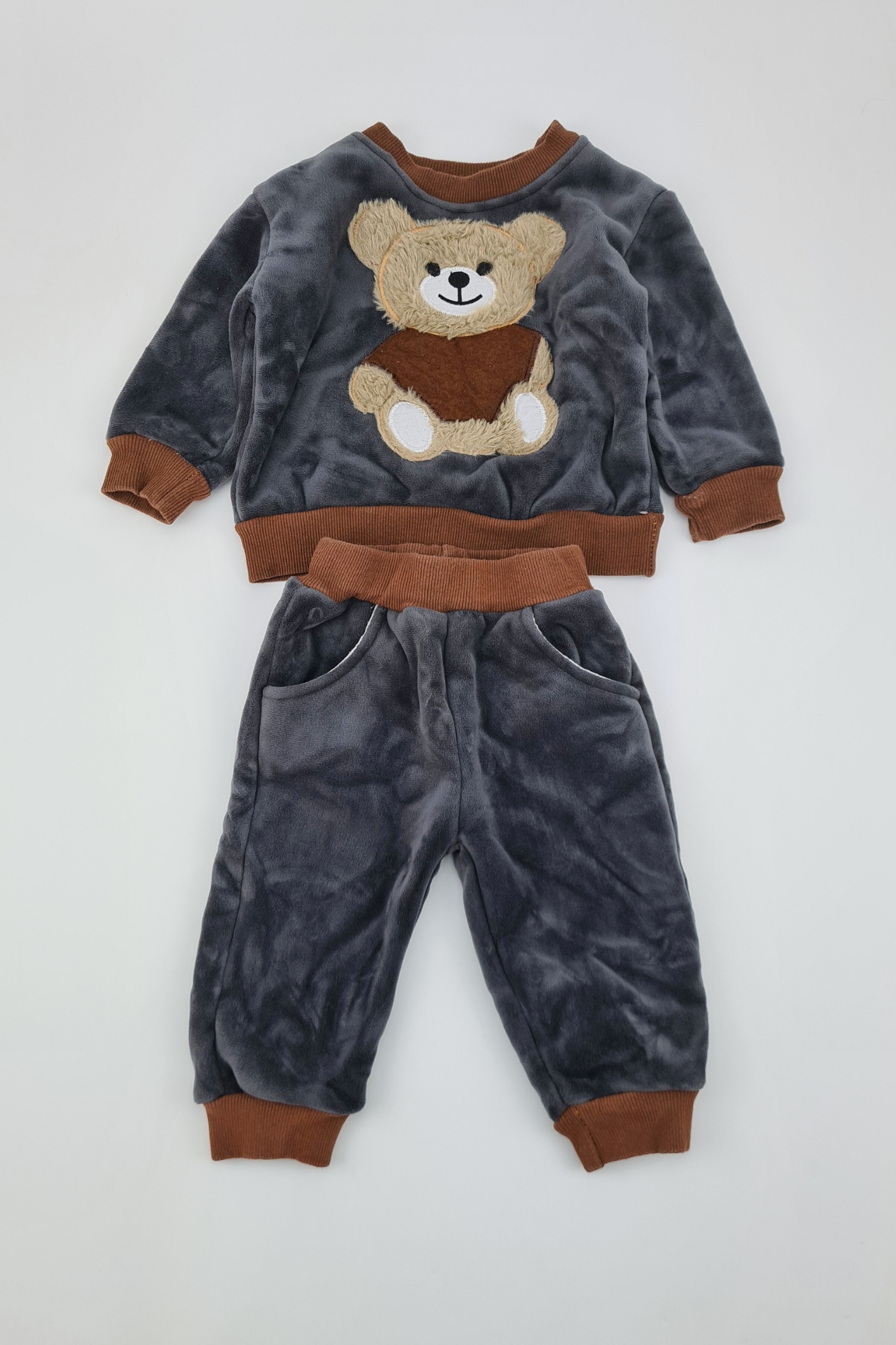 6-9m - Teddy Bear Sweatshirt And Jogger Fleece Outfit

Condition: Like New