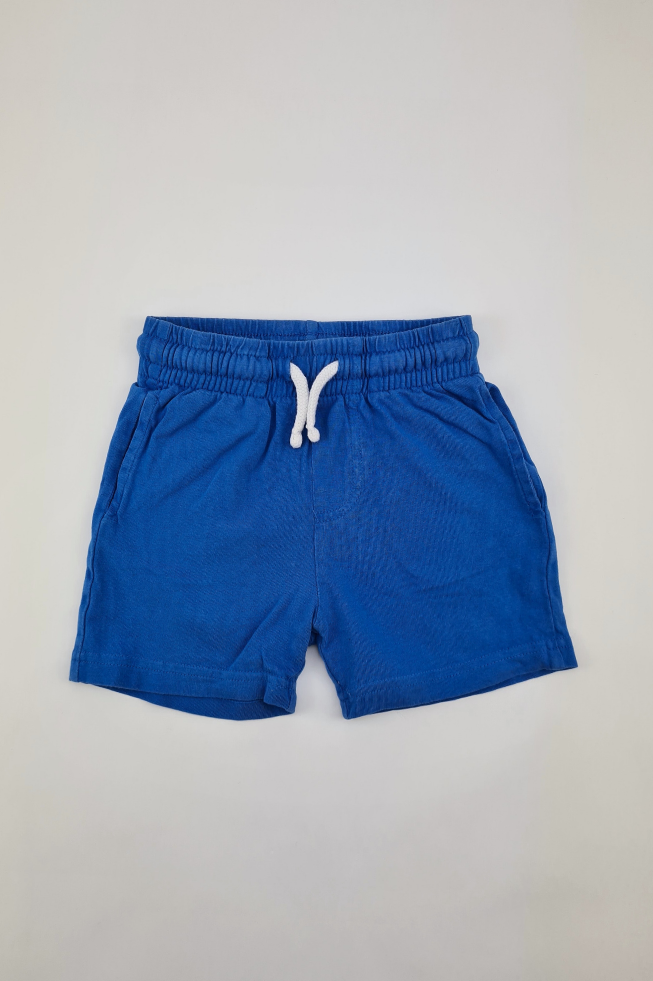 12–18 m – blaue Shorts