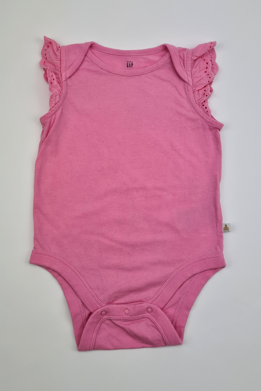 12–18 Monate – 100 % Baumwolle, rosafarbener Body mit Flatterärmeln (Gap)