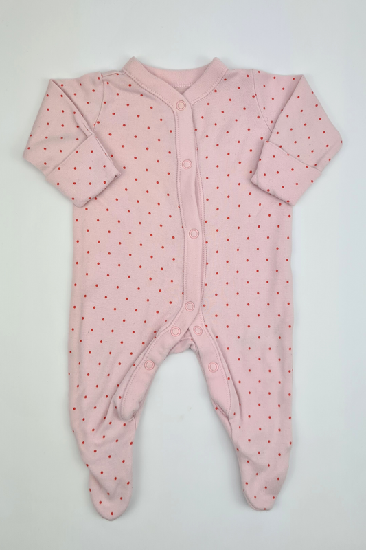 1 Monat (9 Pfund) – Schlafanzug aus 100 % Baumwolle mit rosafarbenem Punktmuster (Muskatnuss)