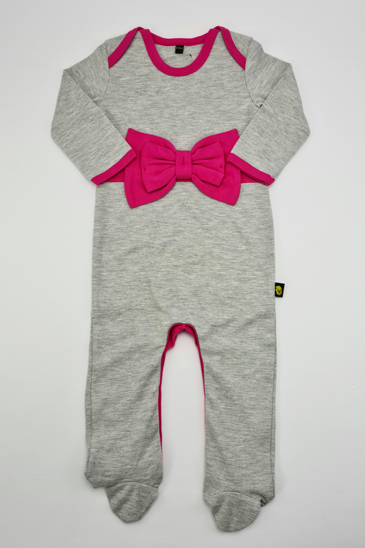 6–12 m – Schlafanzug mit rosa Schleife