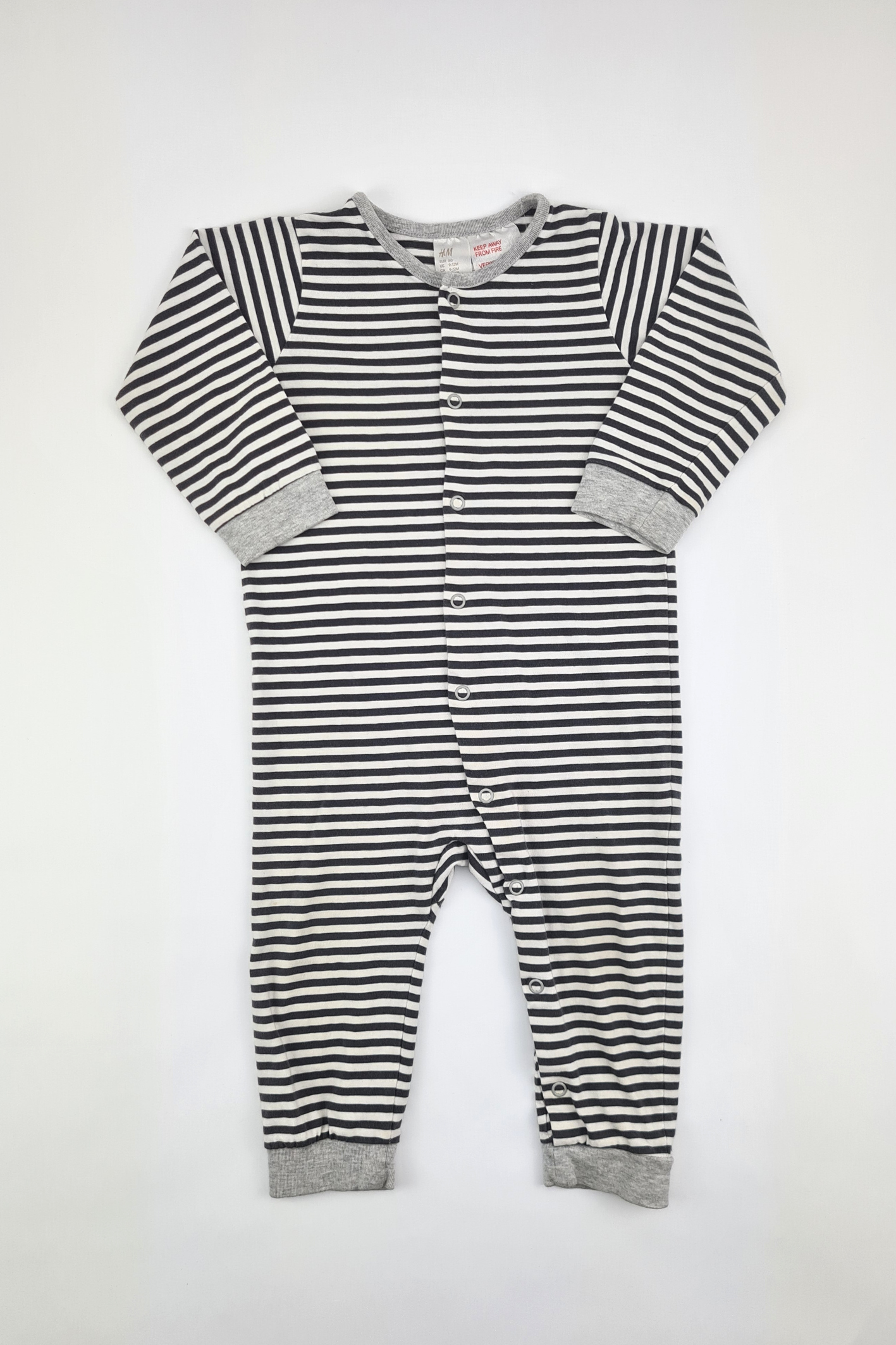 9–12 Monate – Schlafanzug mit Knöpfen (H&amp;M)