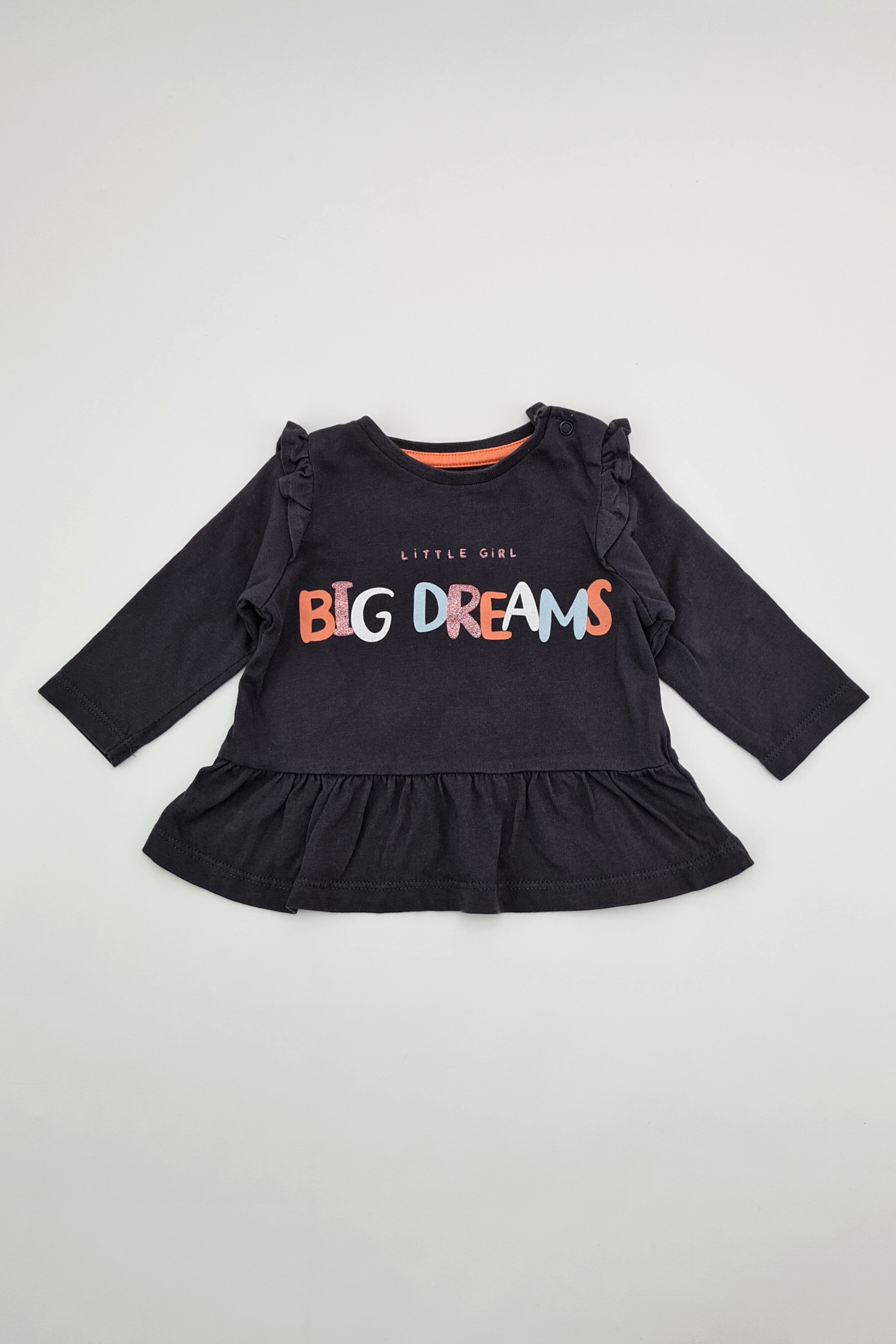0–3 Monate – 100 % Baumwolle „Little Girl, Big Dreams“-Top mit Rüschensaum (F&amp;F)