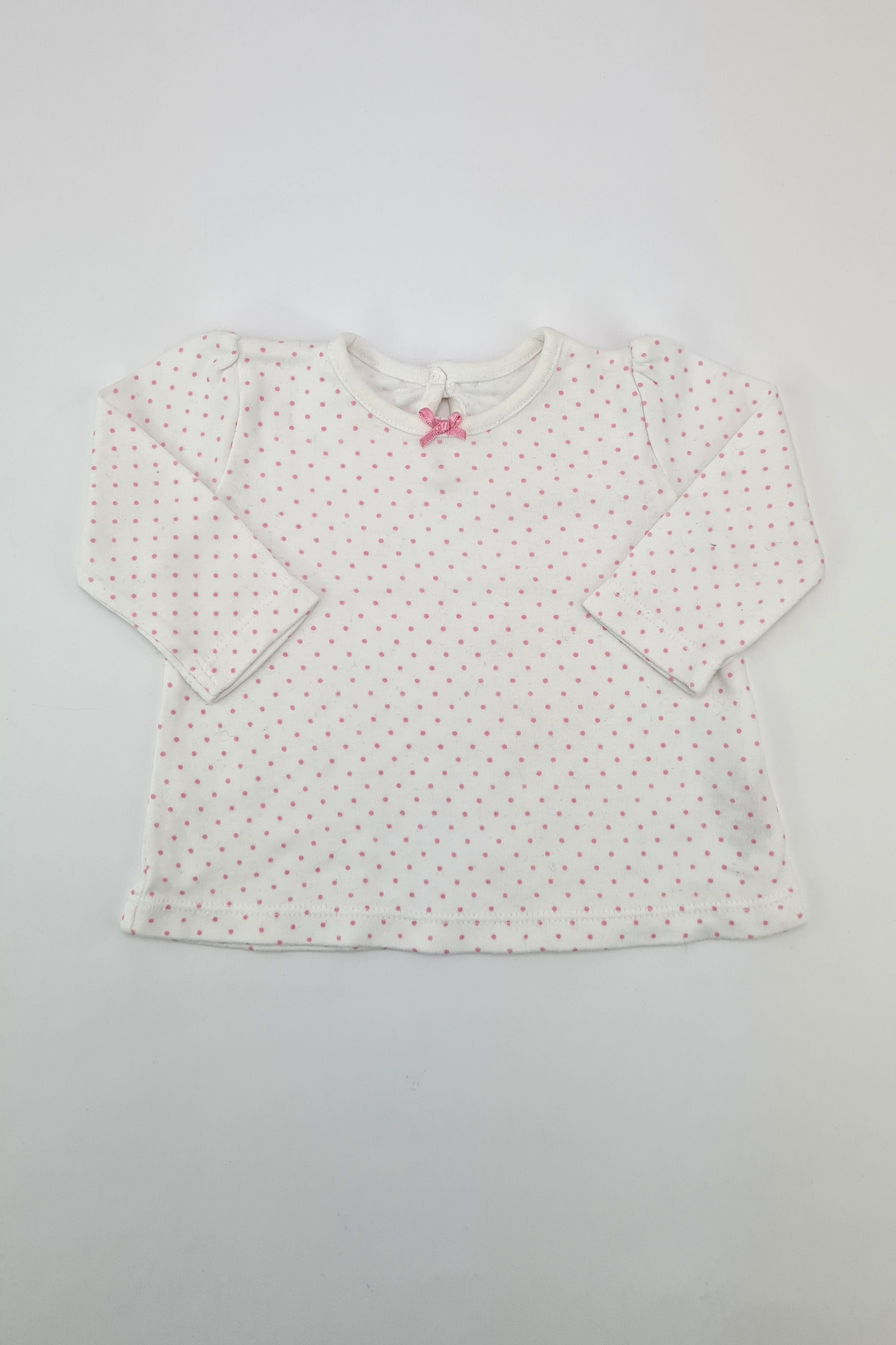 Erste Größe (9 Pfund) – 100 % Baumwolle, rosafarbenes T-Shirt mit Punktmuster (George)
