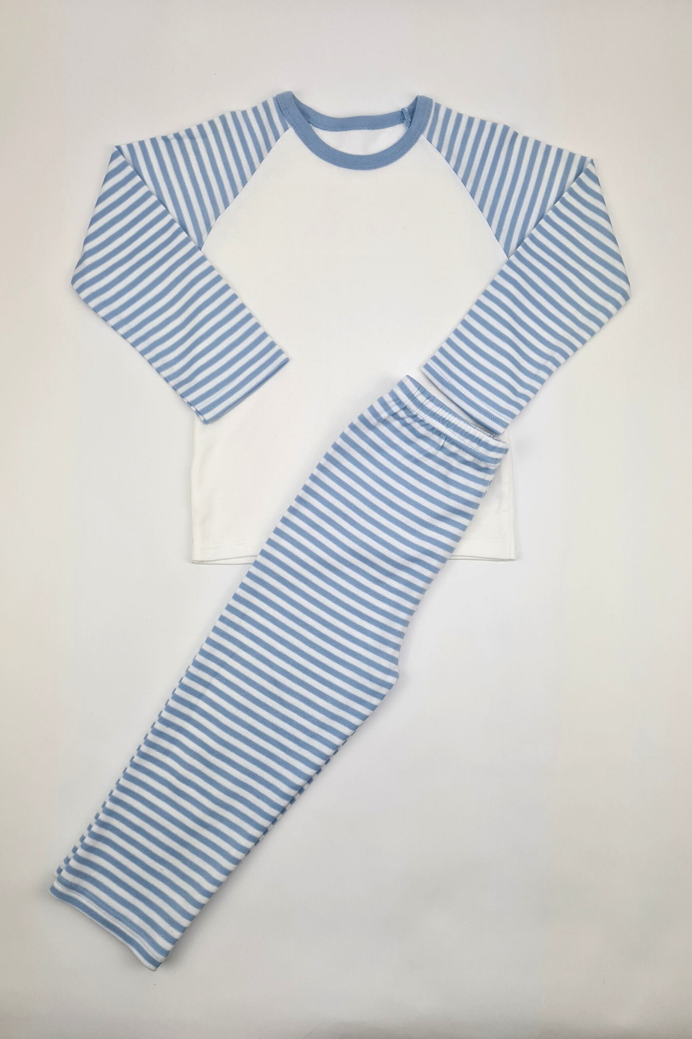 2–3 Jahre – Pyjama-Set mit blauen und weißen Streifen