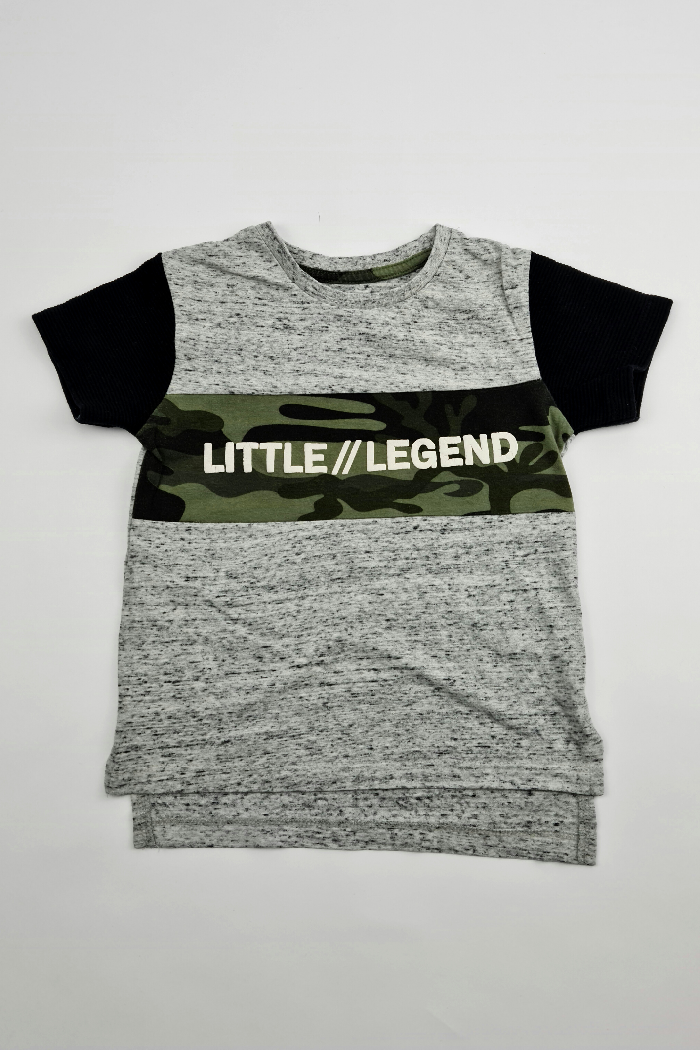 2–3 Jahre – „Little Legend“-Farbblock-T-Shirt (F&amp;F)
