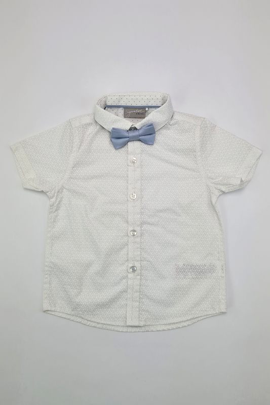 9–12 Monate – Set aus weißem Kurzarmhemd aus 100 % Baumwolle und blauer Fliege aus 100 % Seide (Nächstes)