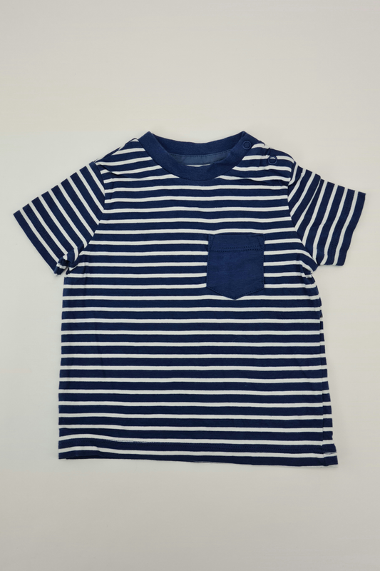 6–9 Monate – Blau gestreiftes T-Shirt