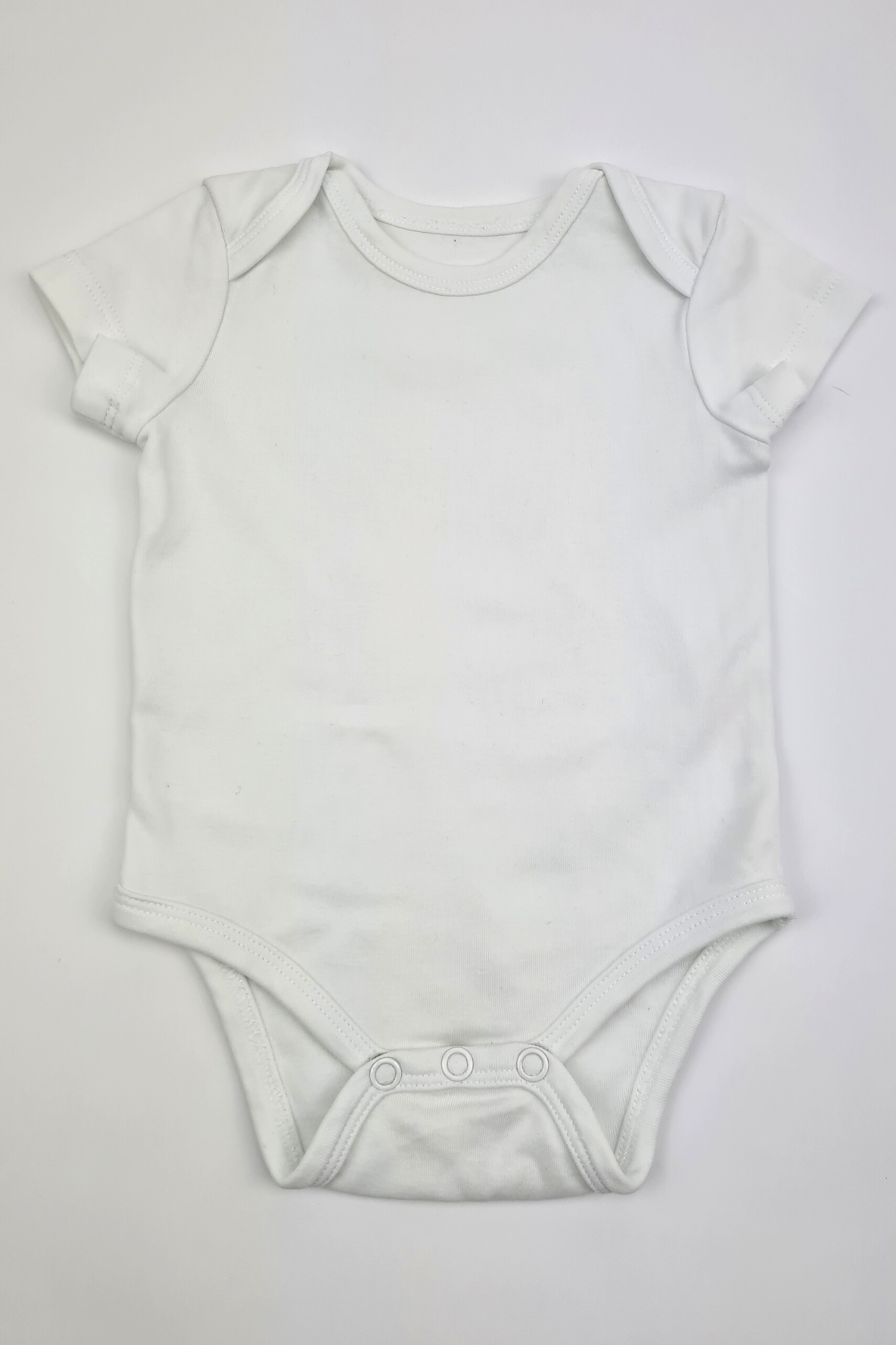 Neugeborene (4,5 kg) – kurzärmliger weißer Body aus 100 % Baumwolle (Scottish Baby Box)