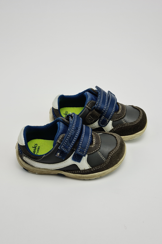Größe 4,5 – Graue und blaue Schuhe (Clarks)