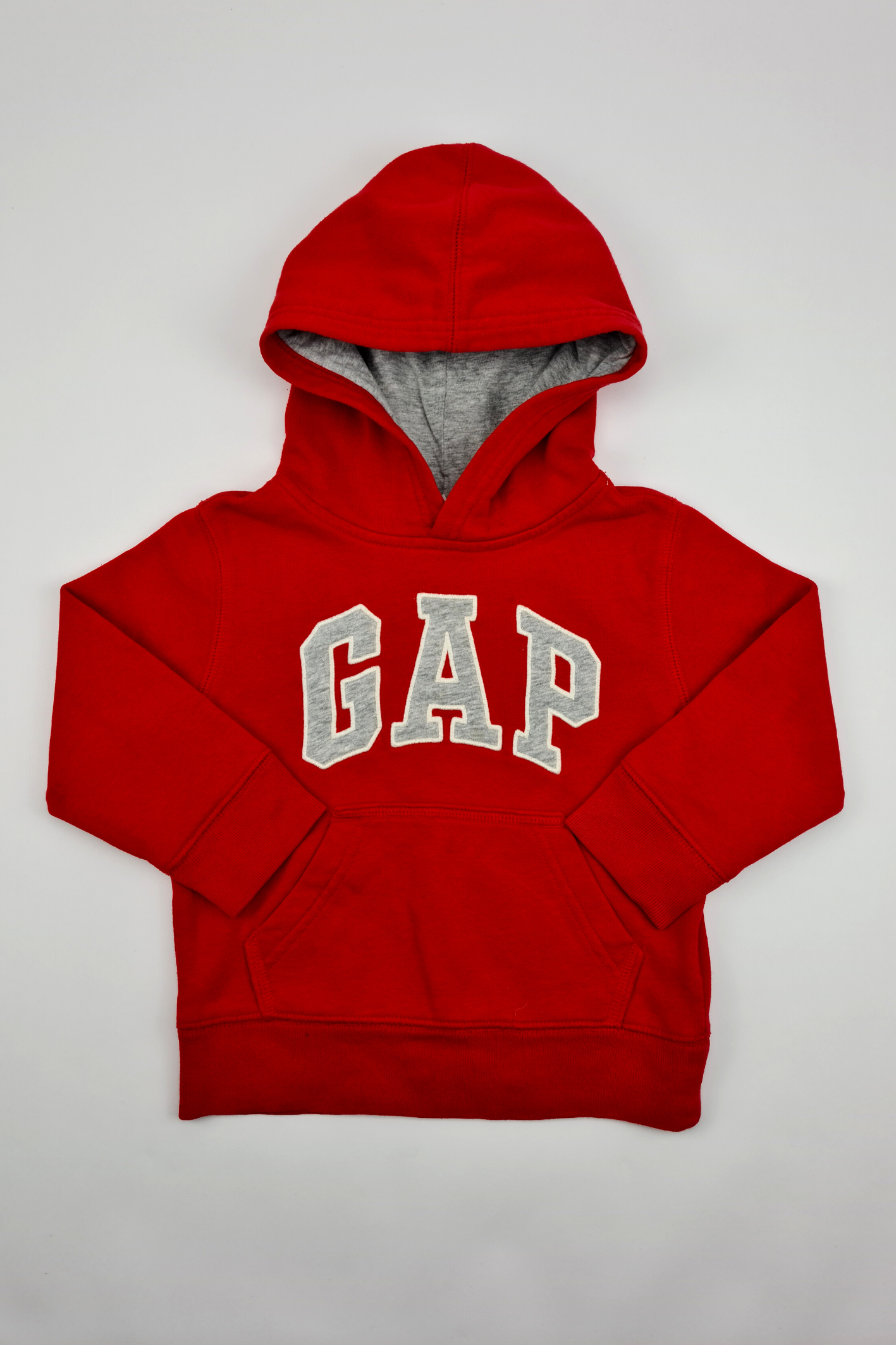 2–3 Jahre – Kapuzenpullover mit rotem Logo (Gap)