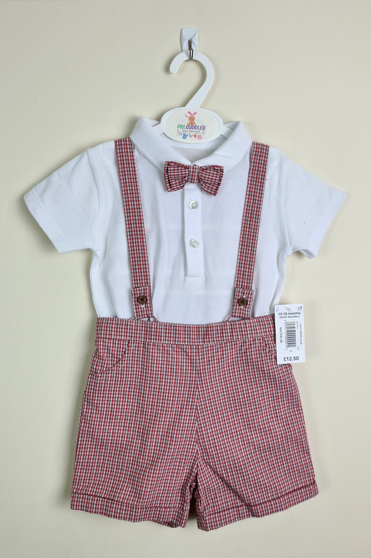 12–18 Monate – passendes rotkariertes Shorts-Outfit mit Hosenträgern und Fliege (Matalan)